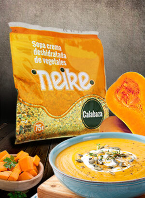 Sopa crema de calabaza con vegetales deshidratados